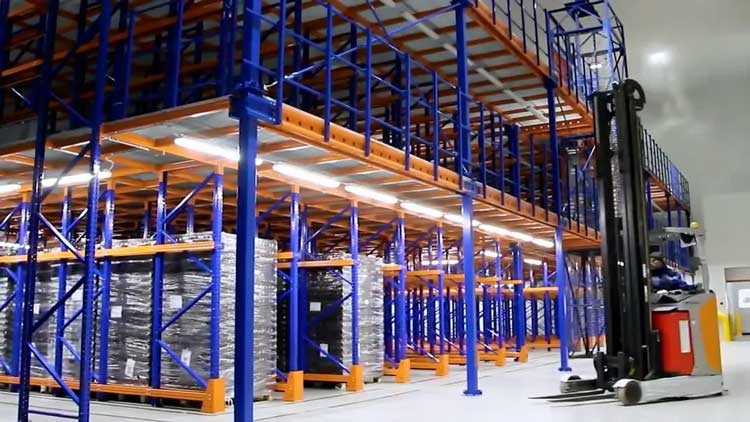 揚(yáng)子電動(dòng)叉車(chē)