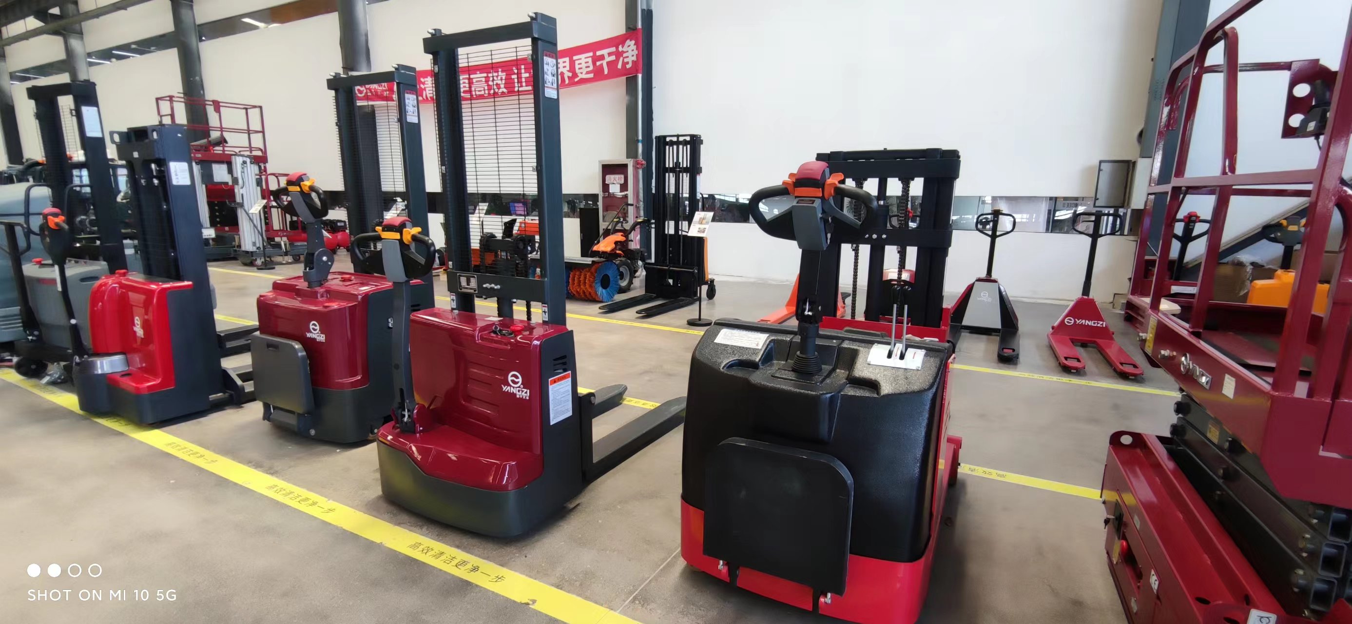 揚子半電動堆高車操作方法？