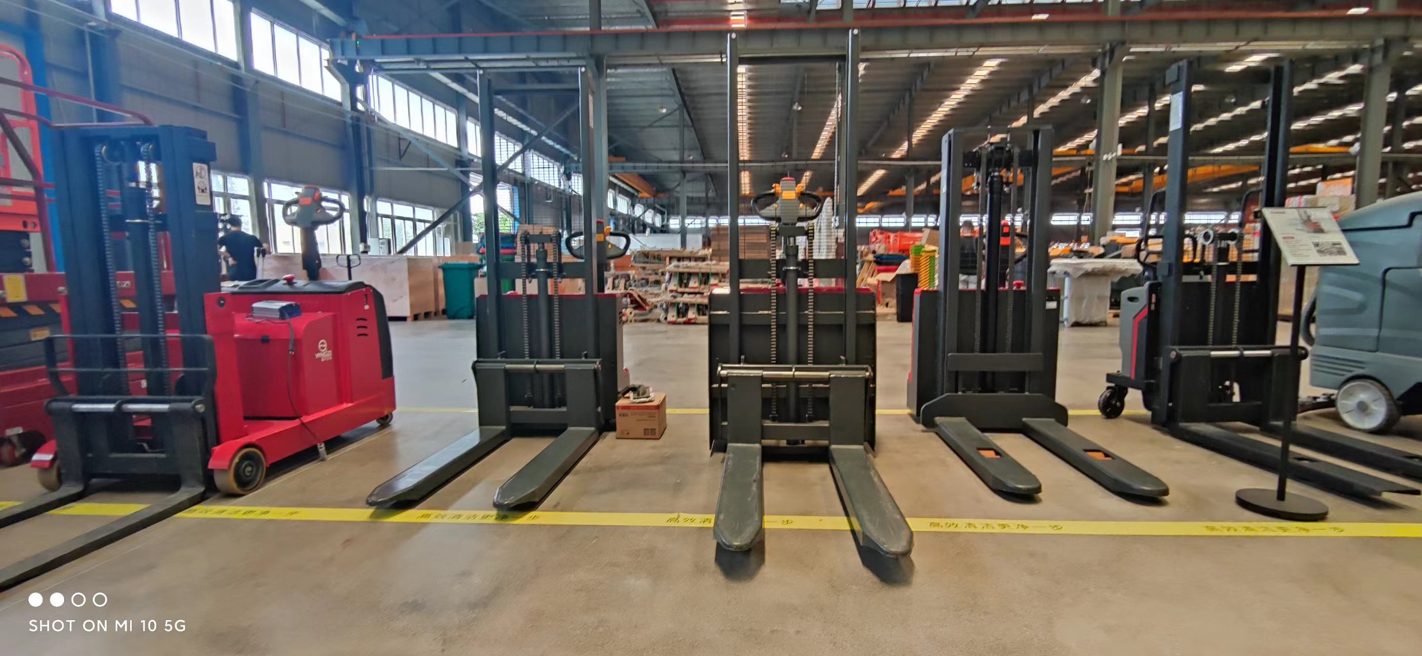 2噸的揚(yáng)子電動(dòng)搬運(yùn)車(chē)